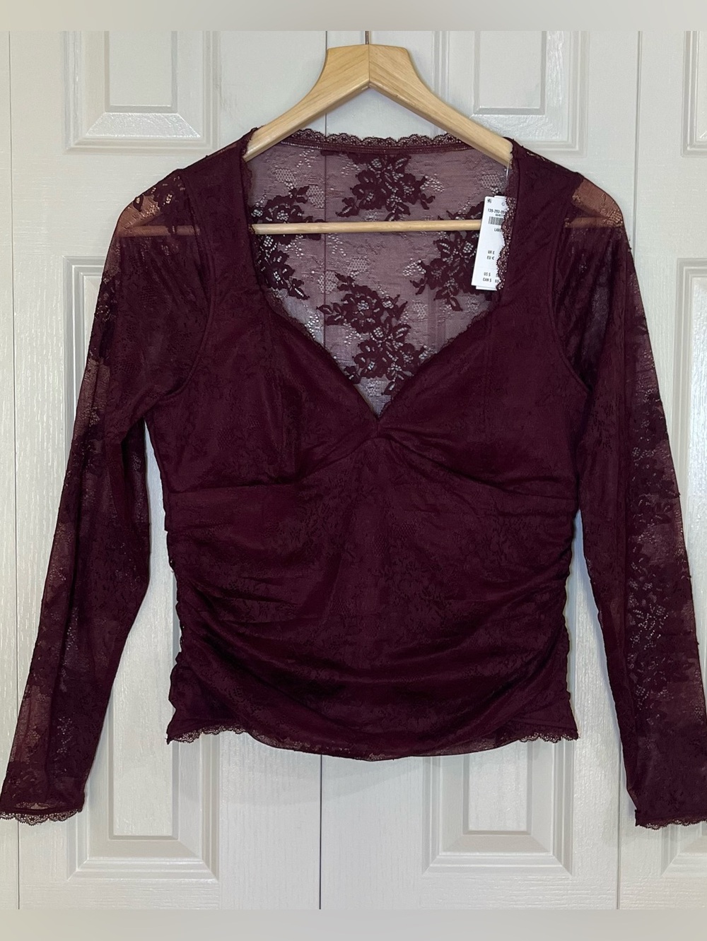 Abercrombie & Fitch
Zoe Bra Free Long Sleeve Lace Top Burgundy